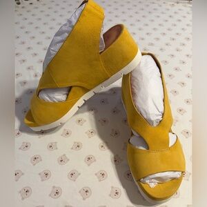 Gianna Sporty Slingback Marigold by Kenneth Cole